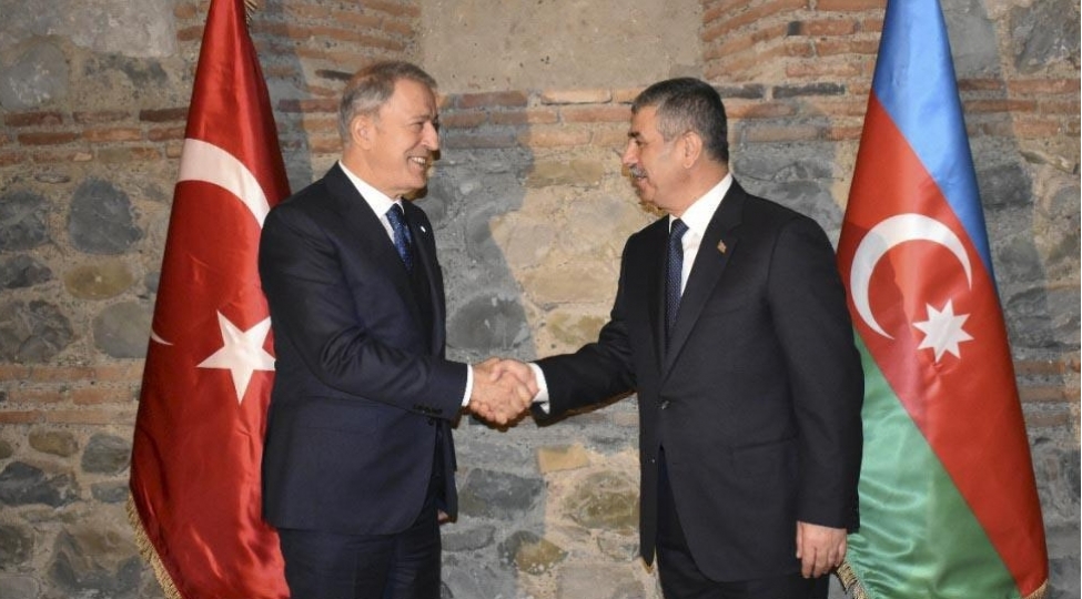 zakir-hesenov-turkiyeli-hemkari-ile-gorushub