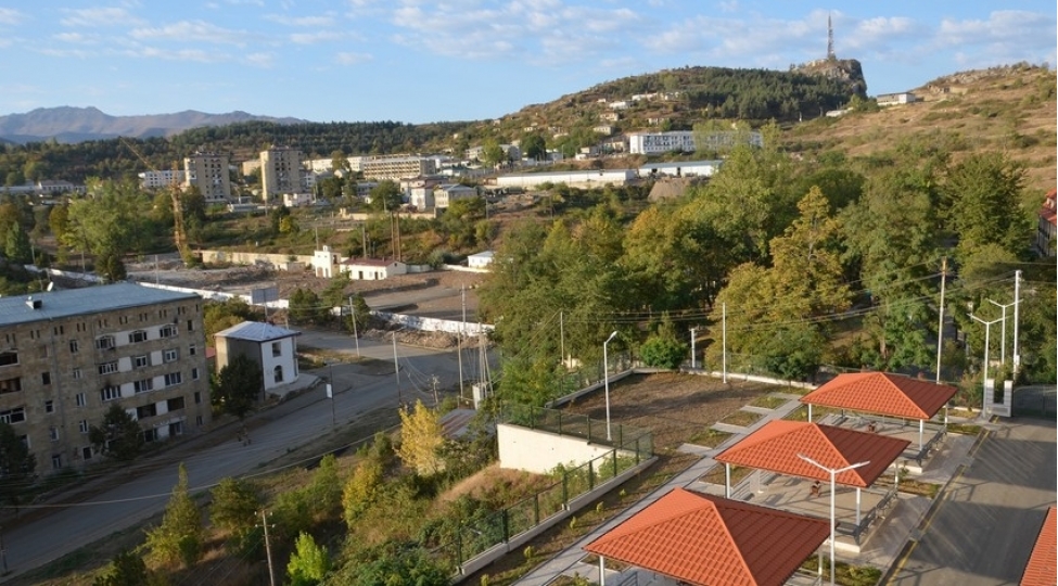 shusha-uchun-xarakterik-olan-darvaza-pencere-novleri-var