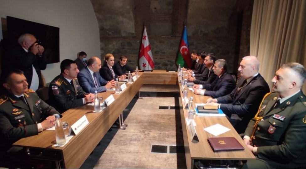 azerbaycan-ve-gurcustan-mudafie-nazirleri-arasinda-ikiterefli-gorush-olub