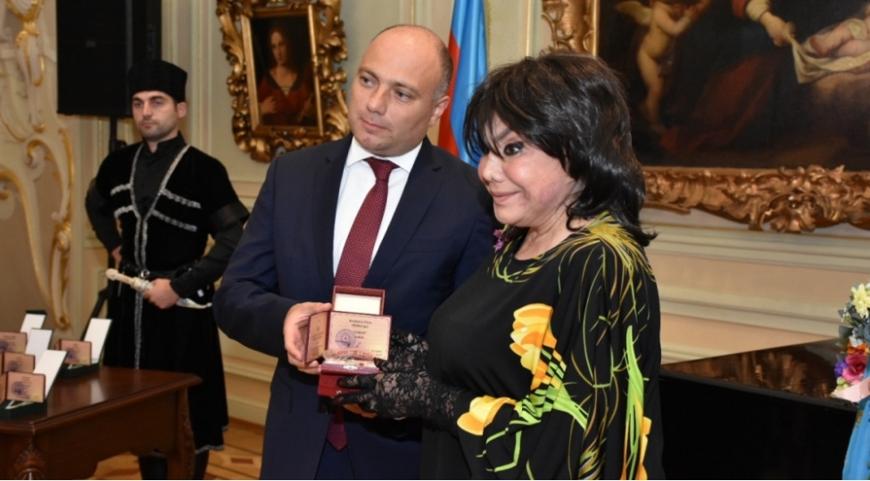 flora-kerimovaya-sheref-ordeni-teqdim-olunub