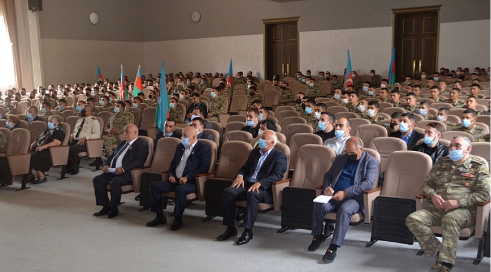 shehid-kapitana-hesr-olunmush-kitabin-teqdimat-merasimi-kechirilib-foto