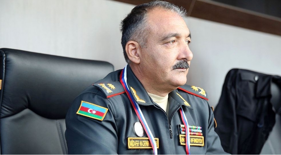 quru-qoshunlarinin-komandani-istanbula-yola-dushub