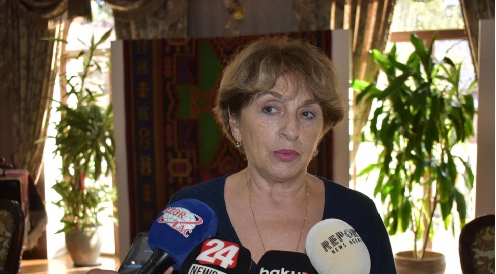 professor-tinatin-kldiashvili-azerbaycan-xalchalari-unikal-senet-eseridir