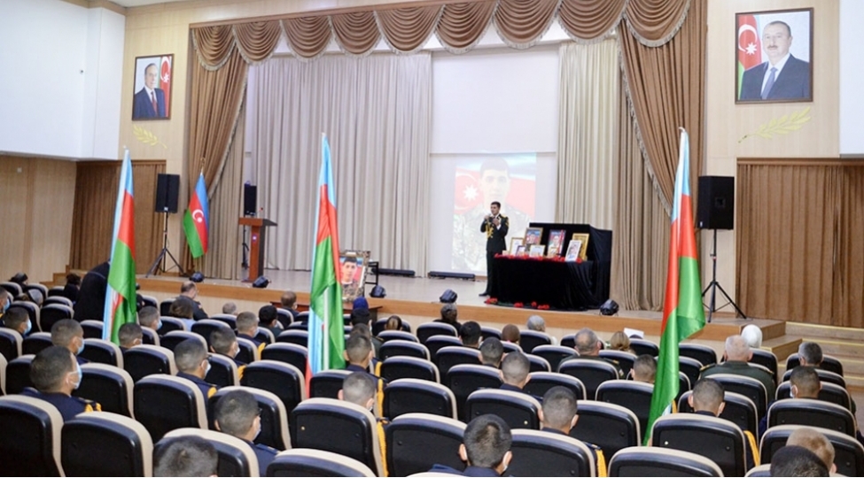 herbi-liseyde-shehid-gizirin-xatiresi-anilib