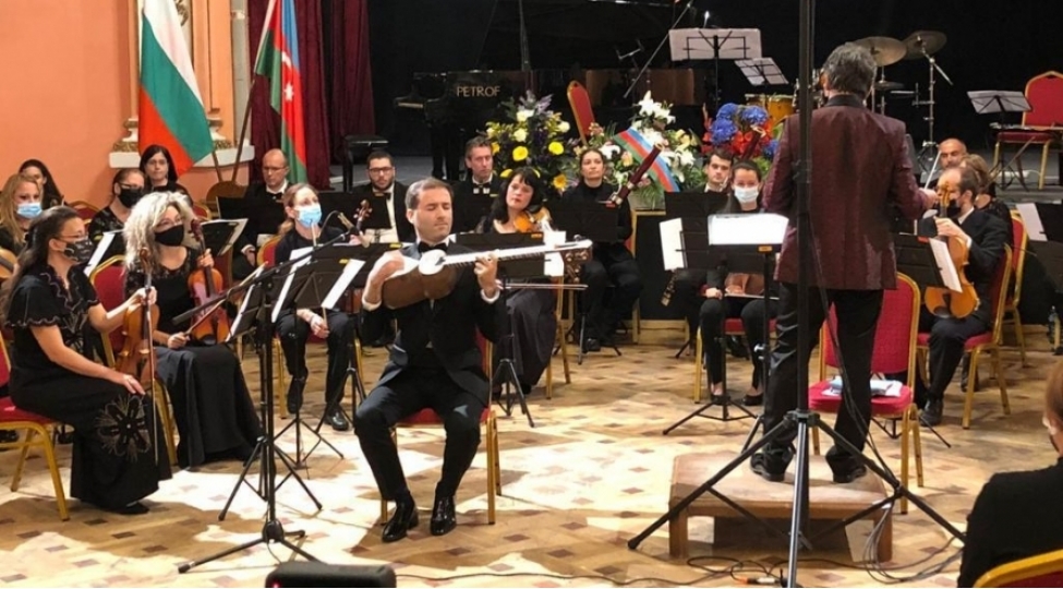 bolqaristanda-azerbaycanin-musteqilliyinin-berpasinin-30-cu-ildonumu-ile-elaqedar-konsert-proqrami-teqdim-edilib