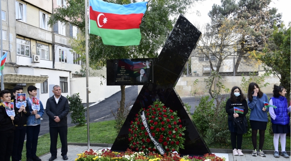 xetai-rayonunda-veten-muharibesi-shehidi-elshen-salayevin-adini-dashiyan-parkin-ve-xatire-lovhesinin-achilishi-olub-foto