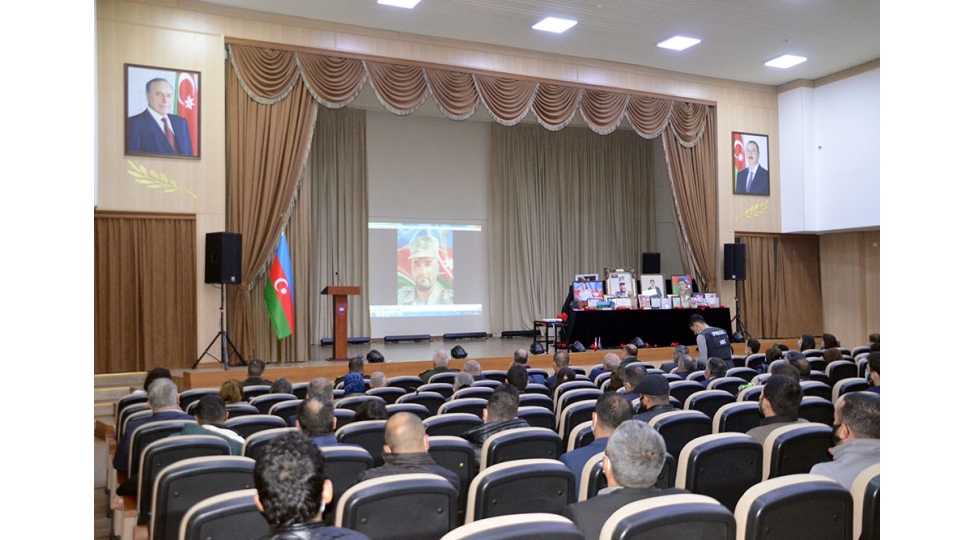 herbi-liseyde-shehid-mezunlarin-xatiresi-anilib-video