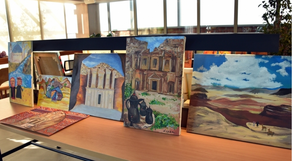 bakida-iordaniya-ushaqlarin-gozu-ile-adli-resm-sergisi-achilib