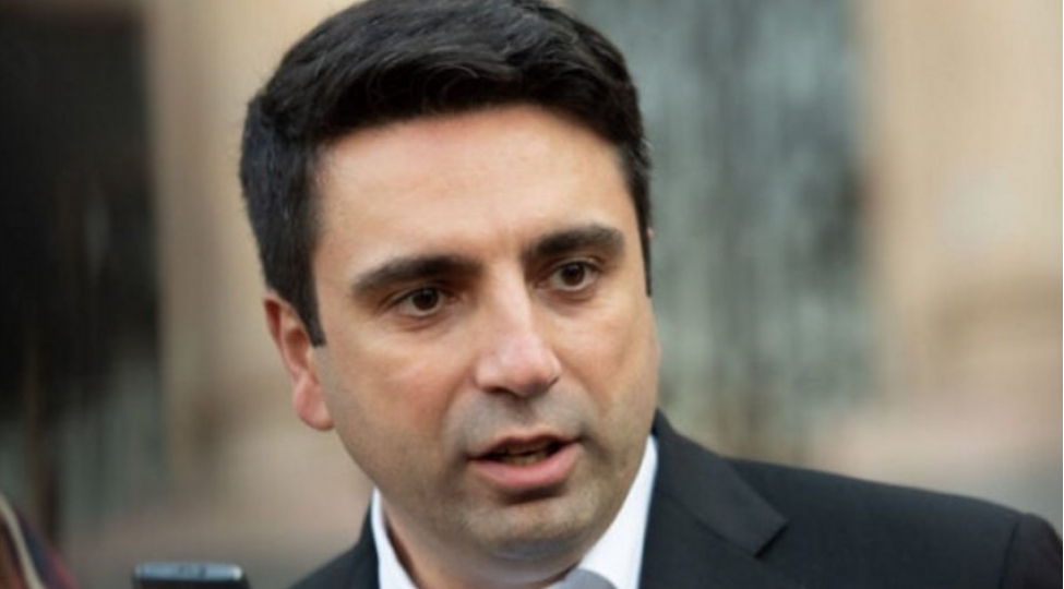 ermenistan-parlamentinin-sedri-kiprde-tehqirle-qarshilanib