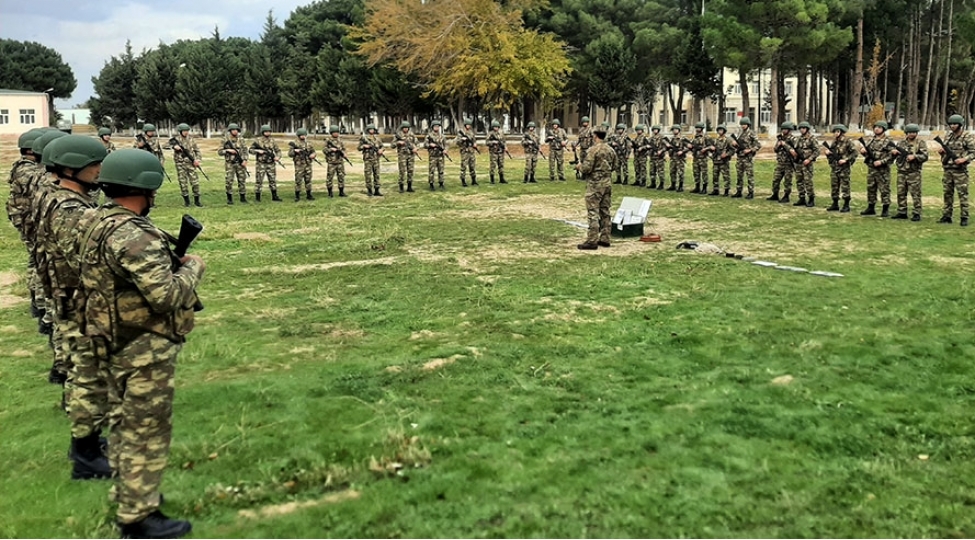 herbi-telim-toplanishina-celb-edilen-herbi-vezifeliler-tapshiriqlari-ugurla-icra-edir-videofoto