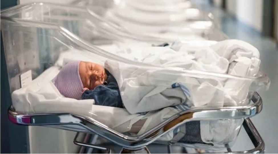 qadin-10-ushaq-dunyaya-getirdi