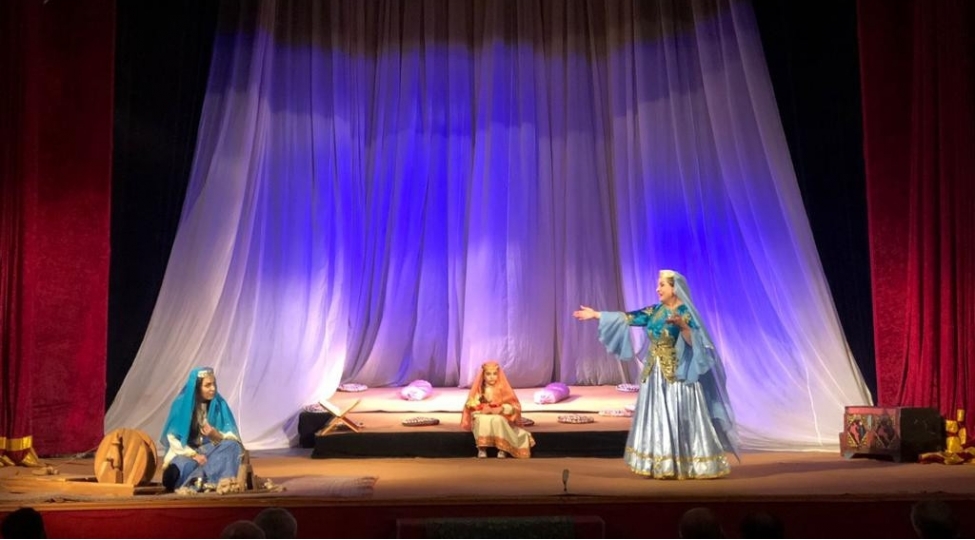 gence-dovlet-dram-teatri-126-ci-movsumunu-achiq-elan-edib