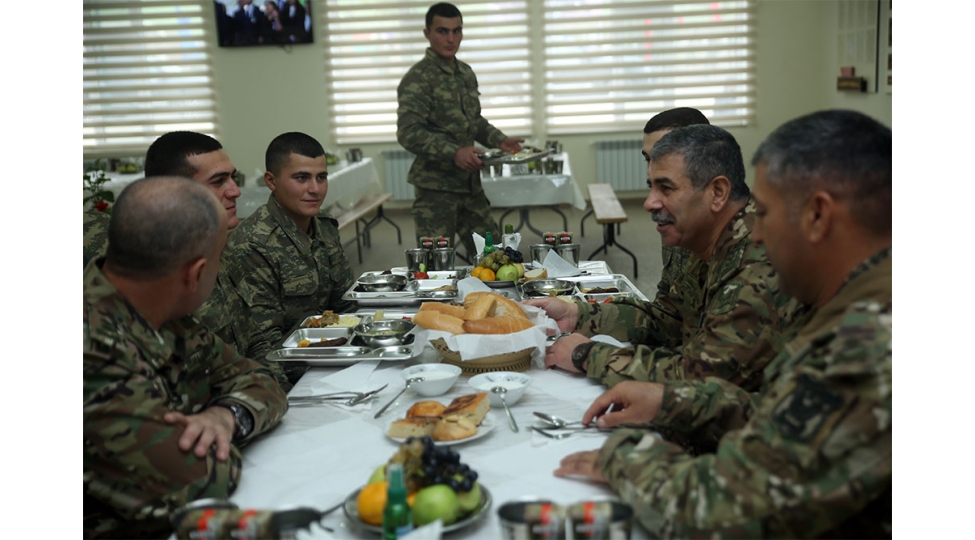 herbi-qulluqchularin-xidmet-ve-sosial-sheraitinin-yaxshilashdirilmasi-ishleri-davam-etdirilir-fotovideo