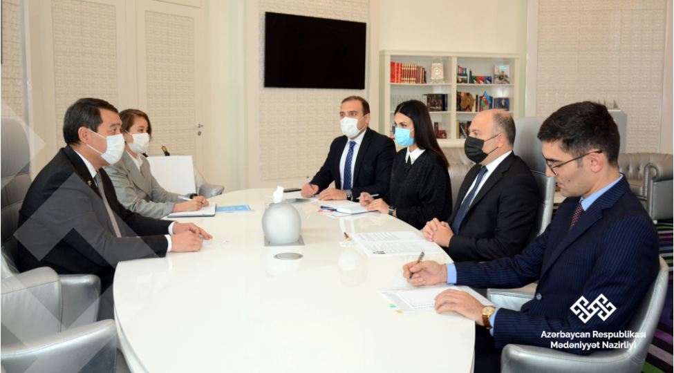 anar-kerimov-qazaxistan-sefiri-ile-gorushub