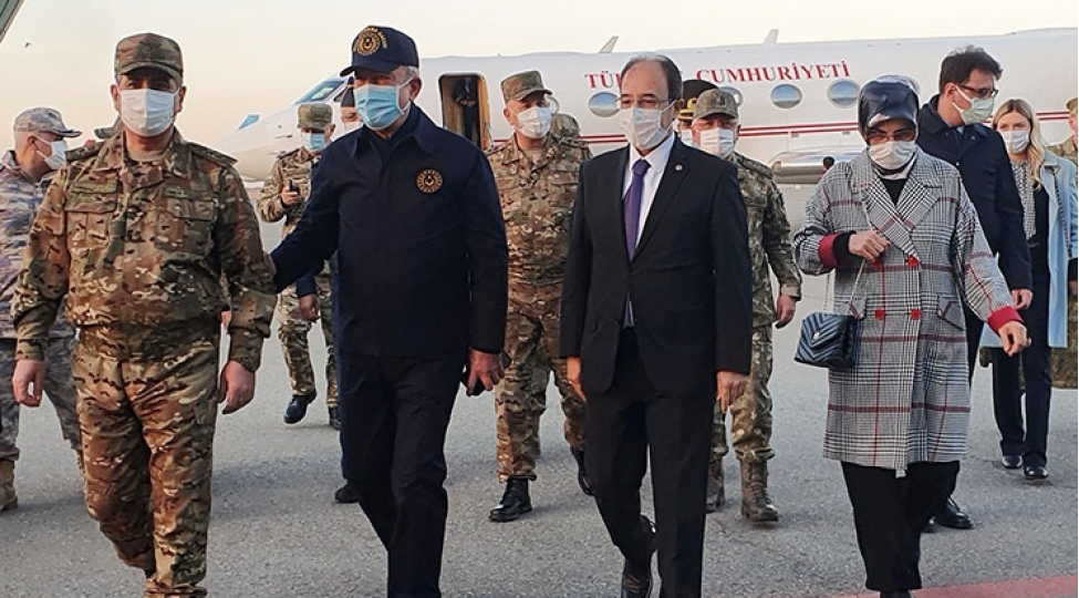 turkiyenin-milli-mudafie-naziri-bakiya-gelib