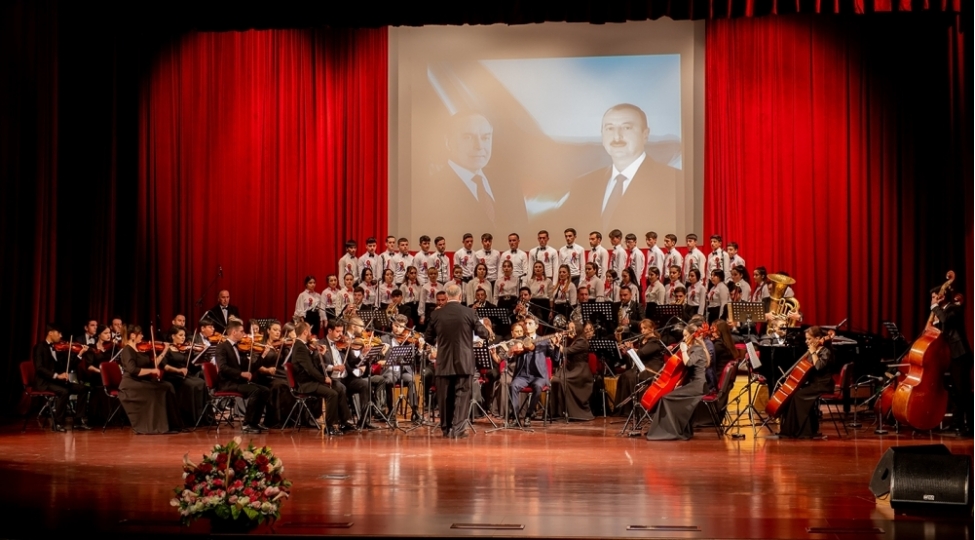 heyder-eliyev-sarayinda-zefer-gunune-hesr-olunmush-konsert-proqrami-teqdim-olunub