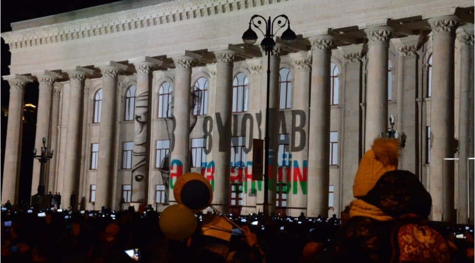 zefer-gunune-hesr-olunan-videoproyeksiya-numayish-etdirilib