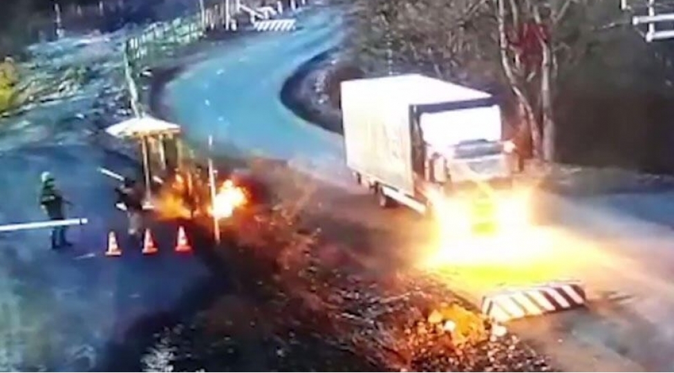 ermeni-terrorchu-azerbaycan-herbchilerinin-oldugu-posta-hucum-edib