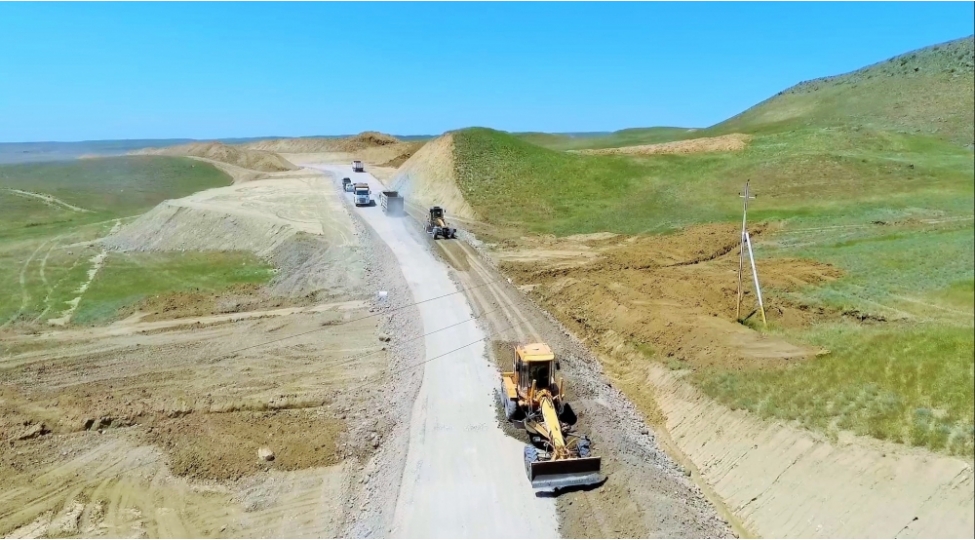 keshikchidag-qoruguna-geden-yeni-avtomobil-yolunun-inshasi-davam-etdirilir-fotovideo