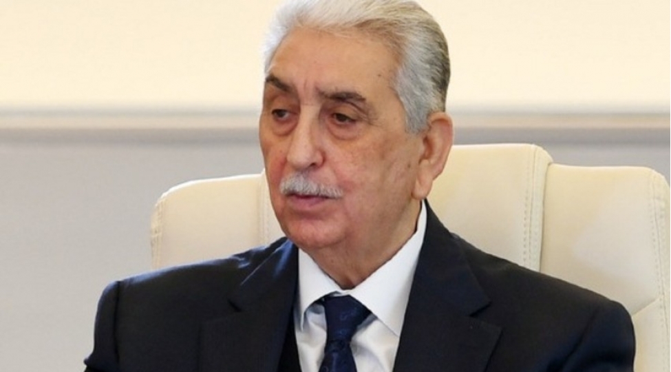 xalq-artisti-arif-babayev-evde-mualice-alir