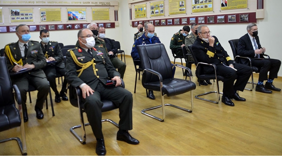 herbi-attasheler-ve-beynelxalq-teshkilatlarin-numayendeleri-veziyyet-barede-melumatlandirildi-foto