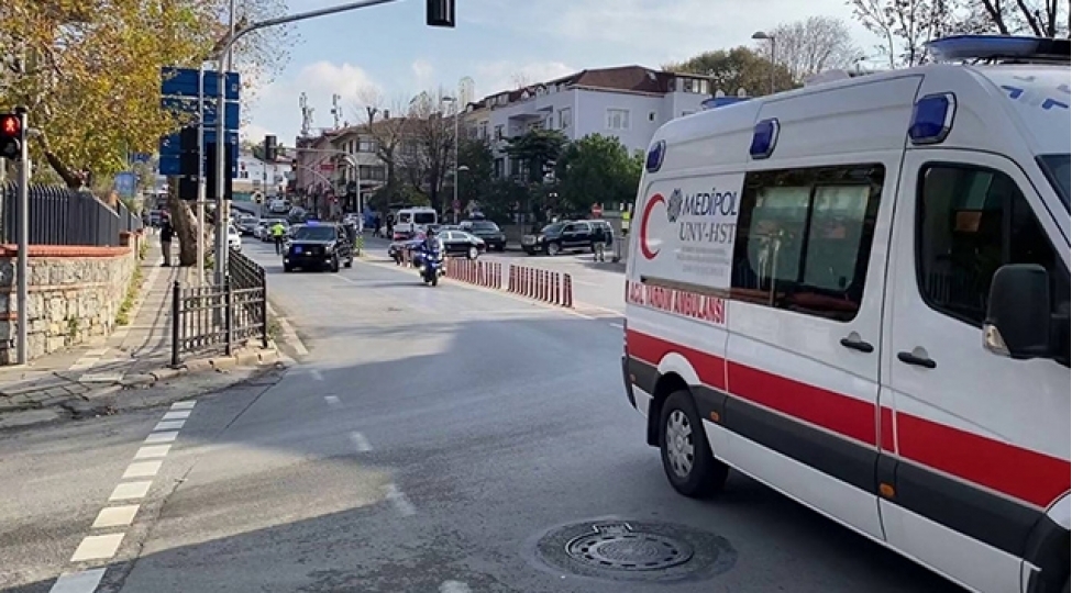 erdoganin-korteji-gozledi-ambulans-kechdi