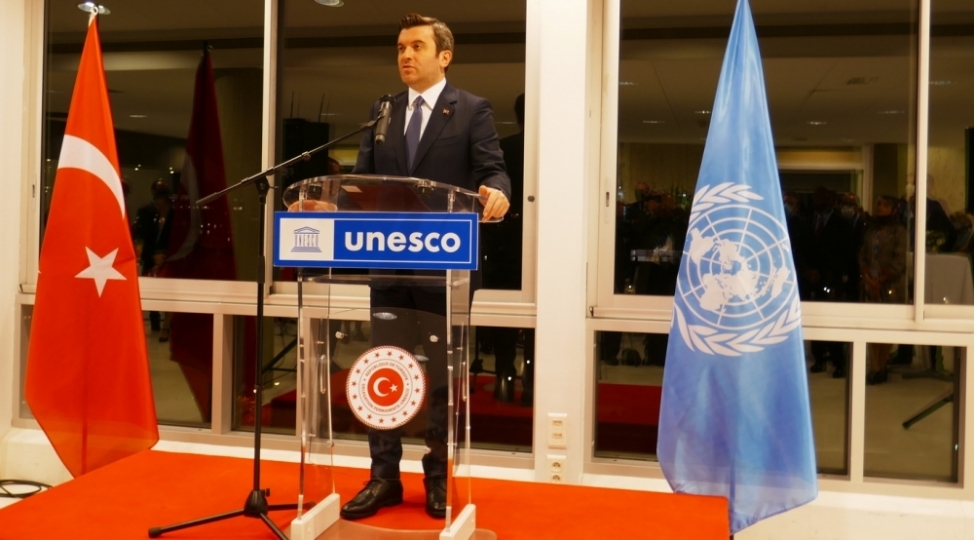unesco-turkiyenin-cennet-bagi-adli-klassik-naxishli-iznik-keramika-divarinin-achilish-merasimi-olub