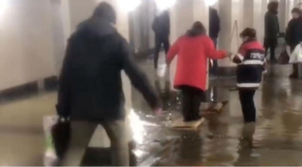 rusiyada-moskva-metropoliteninde-kalmar-oyunu