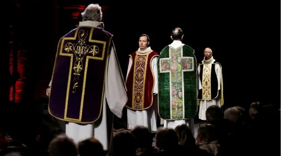 belchikada-keshishler-uchun-moda-numayishi-kechirilib