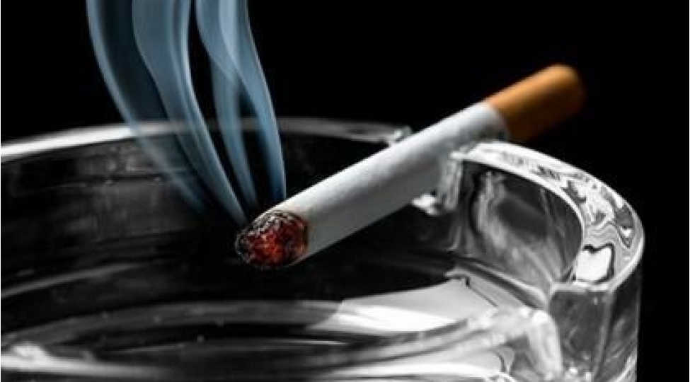 siqaret-chekmek-boyun-agrilarina-sebeb-olur