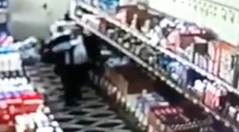 bash-hekim-magazadan-ogurluq-edib