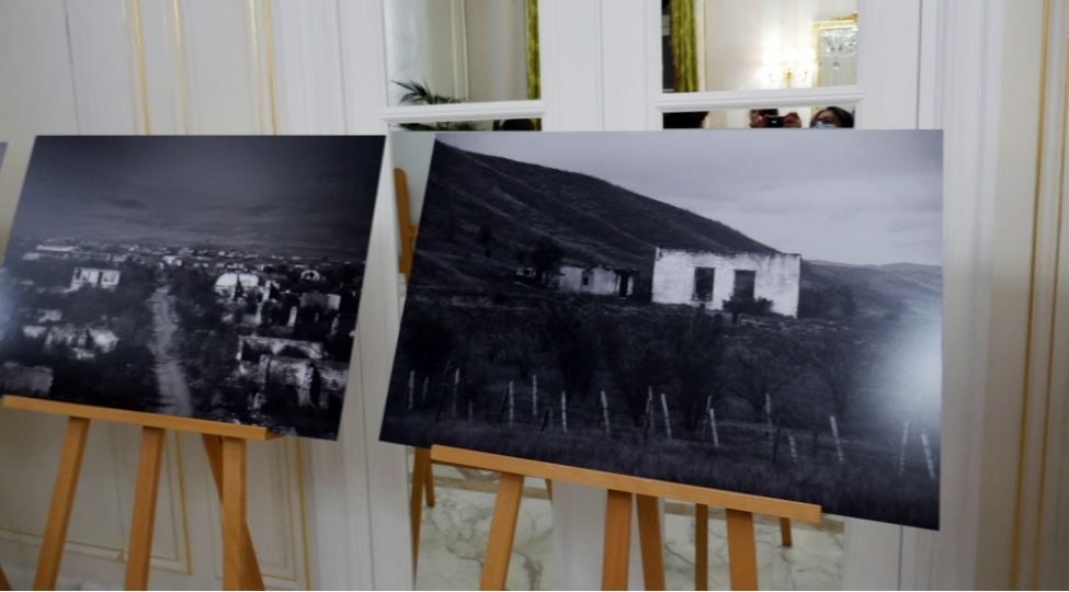 parisde-azerbaycanli-fotoqrafin-ermeni-vandalizmini-eks-etdiren-sergisi-achilib