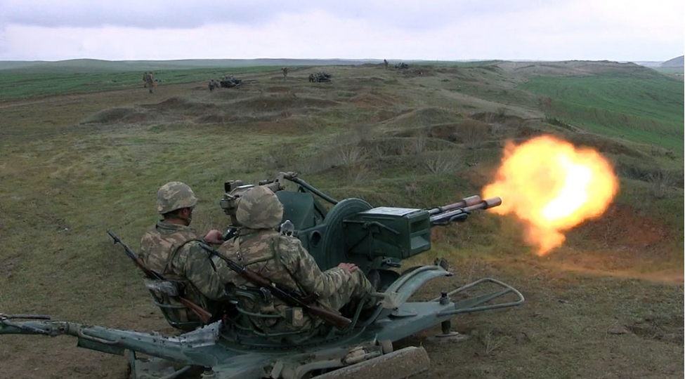 hava-hucumundan-mudafie-bolmelerinin-doyush-atishlari-kechirilib-video