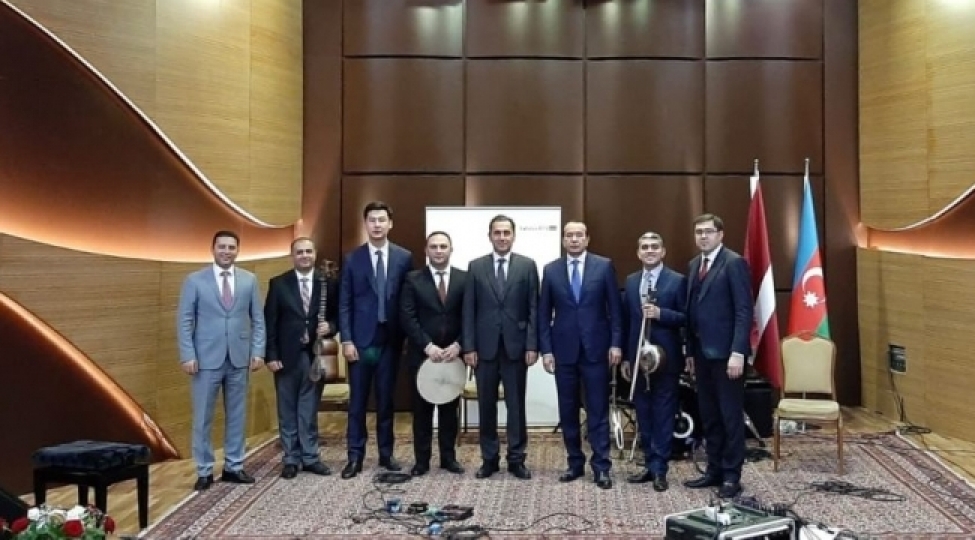 ozbekistanin-medeniyyet-naziri-beynelxalq-mugam-merkezinde-olub