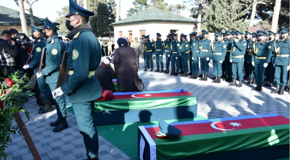 qezada-helak-olan-herbchiler-ii-shehidler-xiyabaninda-defn-olunublar-yenilenib