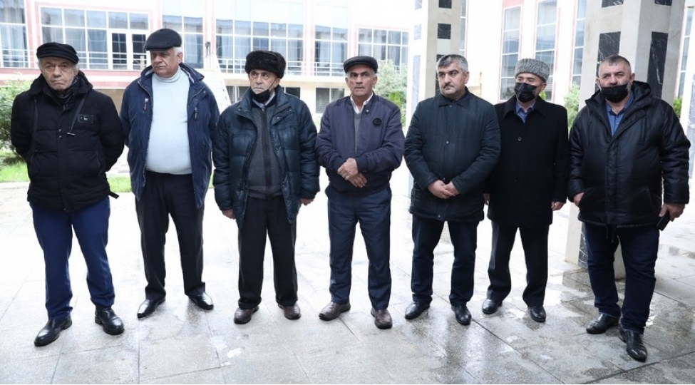 azeriqaz-rehberliyi-lenkeranda-vetendashlarla-gorushub-foto