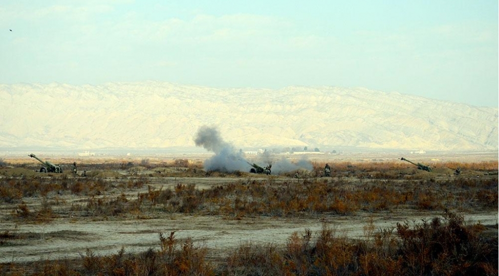 ordumuzun-artilleriya-bolmeleri-doyush-atishli-telimler-kechirib-video