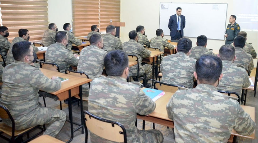 azerbaycan-ordusunun-telim-ve-tedris-merkezinde-seminar-kechirilib