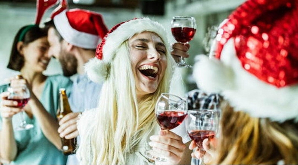 yeni-il-shenliyinde-ishtirak-ederken-maska-taxmadan-covid-19-dan-nece-qorunmaq-olar