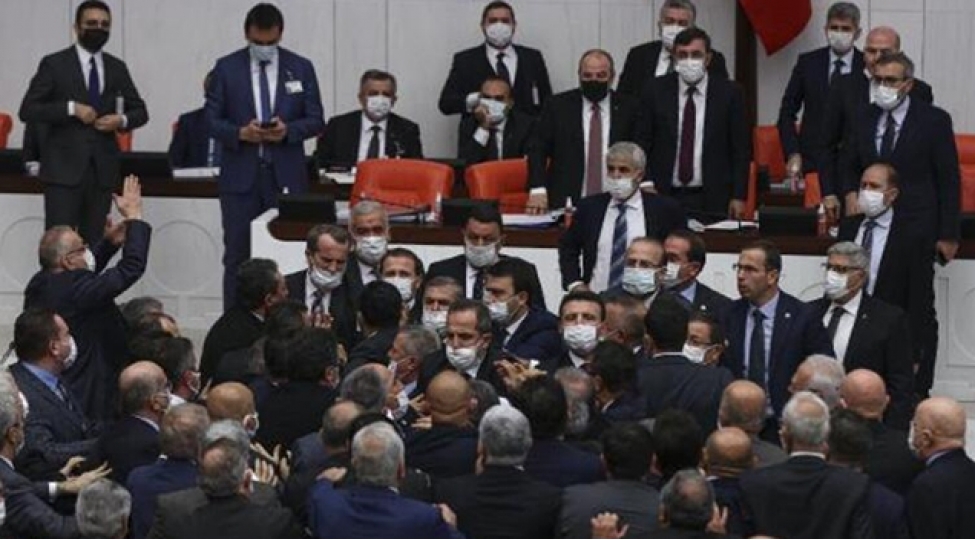 turkiye-parlamentinde-elbeyaxa-dava-video