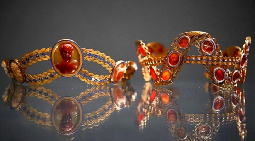 bu-taclar-1-milyona-satildi-foto