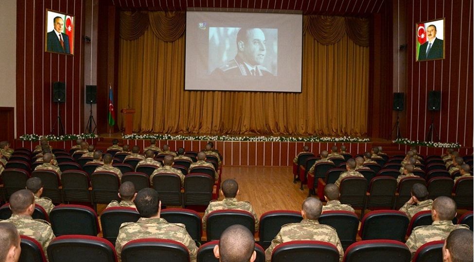 umummilli-liderin-anim-gunu-ile-elaqedar-azerbaycan-ordusunda-silsile-tedbirler-kechirilib