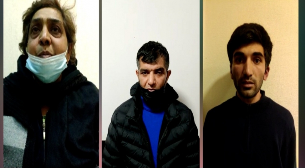 avtobusda-qadinin-chantasini-ogurlayib-chantada-3-min-pul-15-minlik-qizil-olub