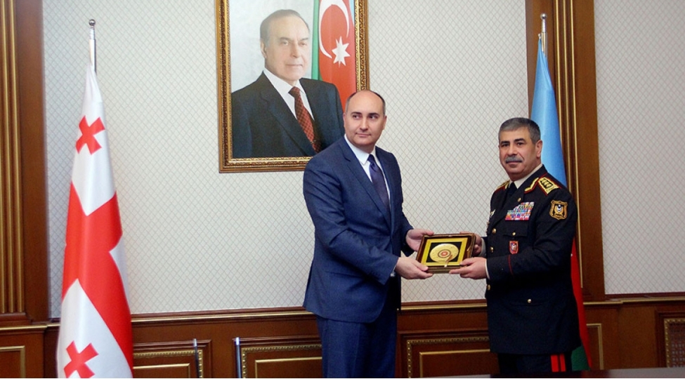 azerbaycan-ve-gurcustan-mudafie-nazirlerinin-gorushu-kechirilib-video