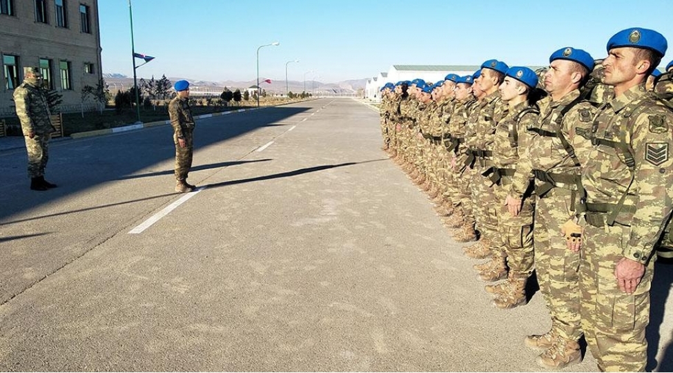 komando-kursunu-bitiren-azerbaycan-herbchileri-vetene-qayidiblar