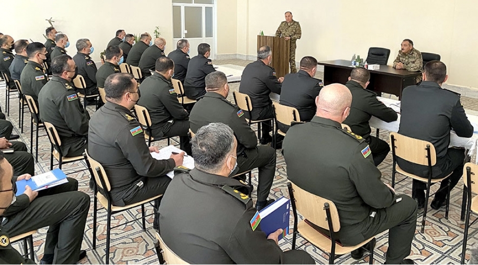 kerim-veliyev-quru-qoshunlarinda-olub