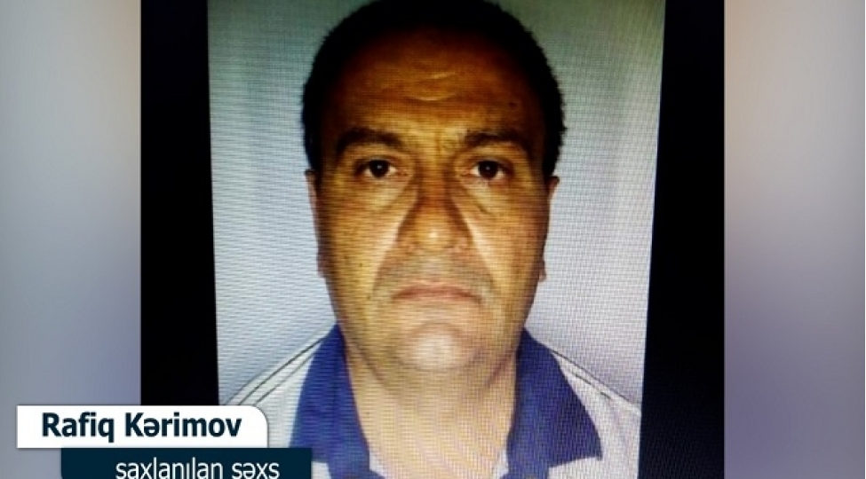 bankdan-chixan-shexsin-bashina-demir-parchasi-ile-vurub-pulu-goturub-qachib