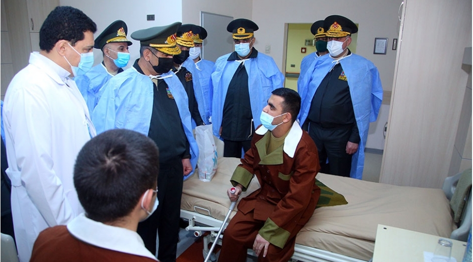 mn-rehberliyi-bayram-gununde-herbi-hospitali-ziyaret-edib