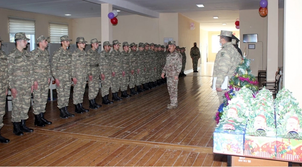 quru-qoshunlarin-komandani-herbi-hisseleri-ziyaret-edib