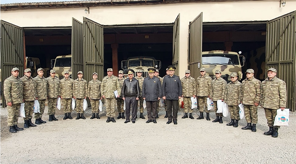 mudafie-nazirinin-muavini-herbi-qulluqchularla-gorushub